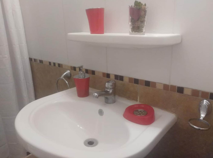 Bathroom, Aras Century Tower, Montevideo