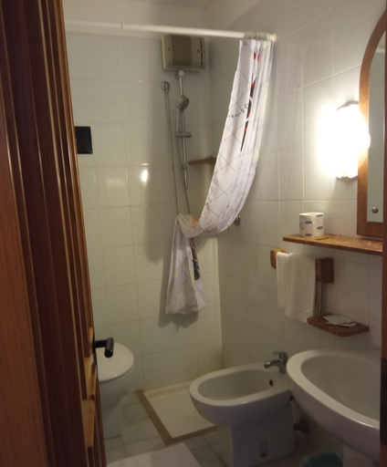 Bathroom 4, Hotel Edelweiss, Trapani