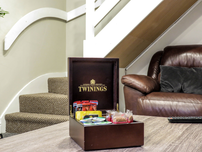 Others 4, Tudors eSuites Four Bedroom House, Birmingham
