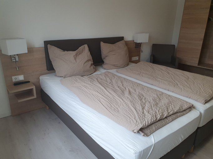 Bedroom 3, Hotel zum Rosengarten, Groß-Gerau