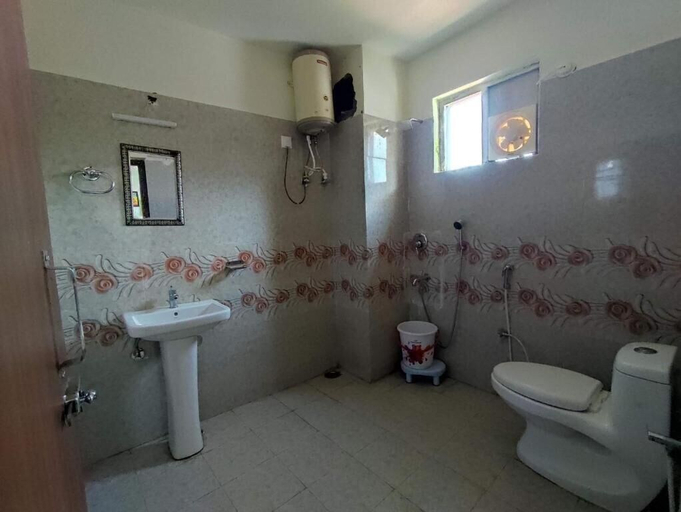 Bathroom 3, Valley View Inn, Nainital