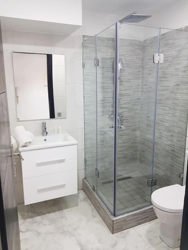 Bathroom 4, Franklin, Casablanca