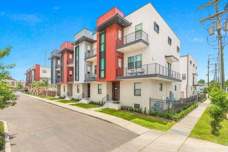 Exterior & Views