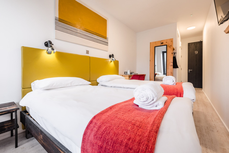 Bedroom 2, Cardiff Arms Bistro and Hotel, Rhondda, Cynon, Taff