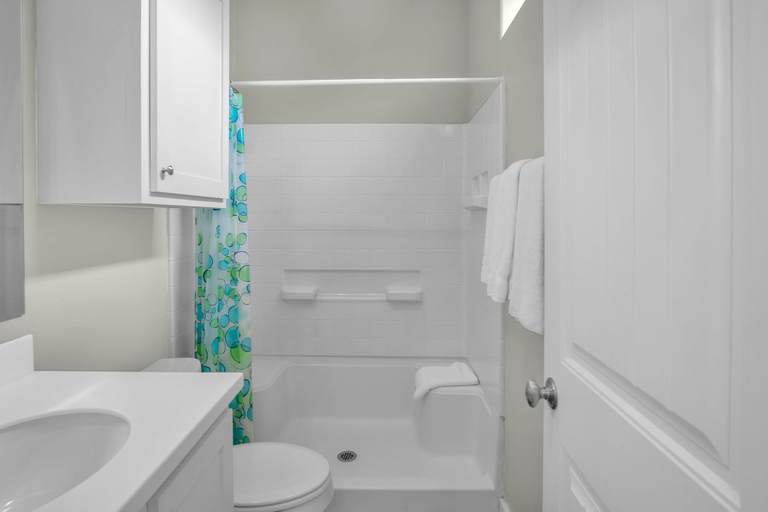 Bathroom 3, Here Comes The Sun, Nueces