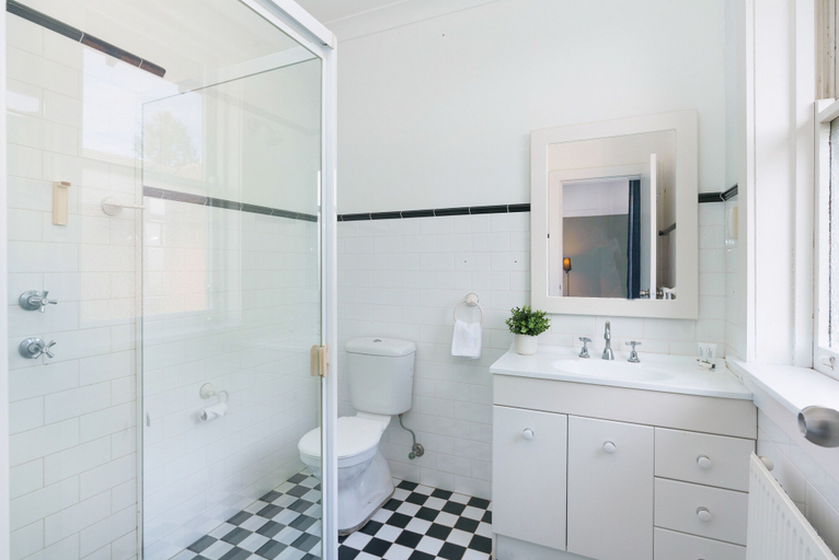 Bathroom 4, Bundanoon Hotel, Wingecarribee