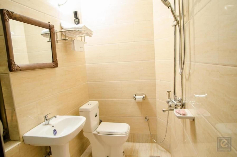 Bathroom 3, Georgina Gardens Hotel, Kampala