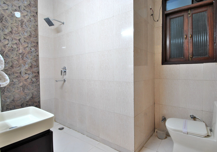 Bathroom 4, Hotel Toronto, Delhi