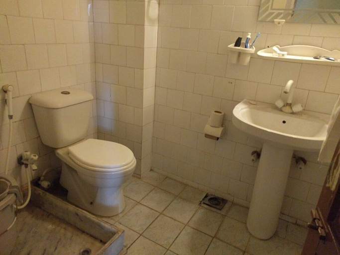 Bathroom, Hotel Al Bader, Zhob