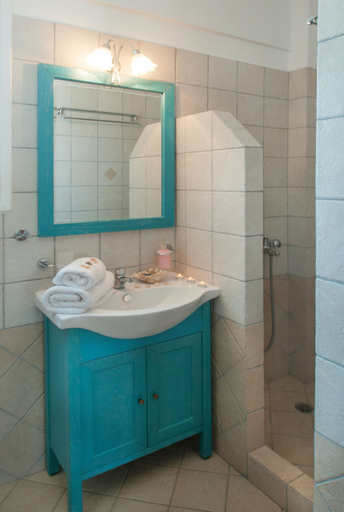 Bathroom, Anastasia Studios, Attica