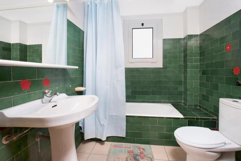 Bathroom 4, Apartment Arcos H-1, Girona