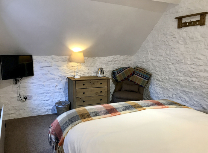 Bedroom 2, Lucy's Tearoom B&B, Gloucestershire