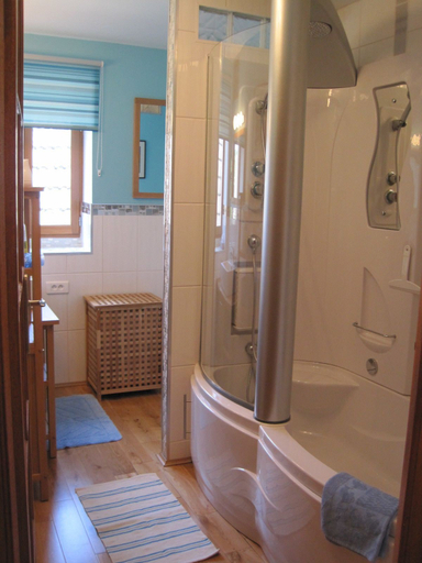 Bathroom 5, L'Expatisserie, Yonne