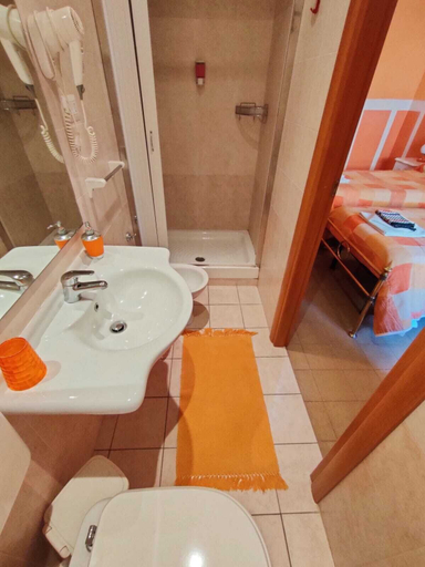 Bathroom 4, Hotel Serenella, Torino