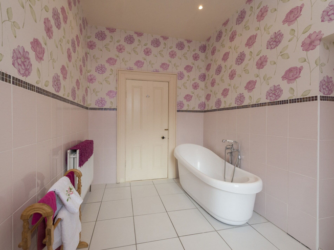 Bathroom 4, Banoge House, Armagh, Banbridge and Craigavon