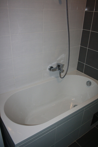 Bathroom 4, Orange Apartments, Novalja