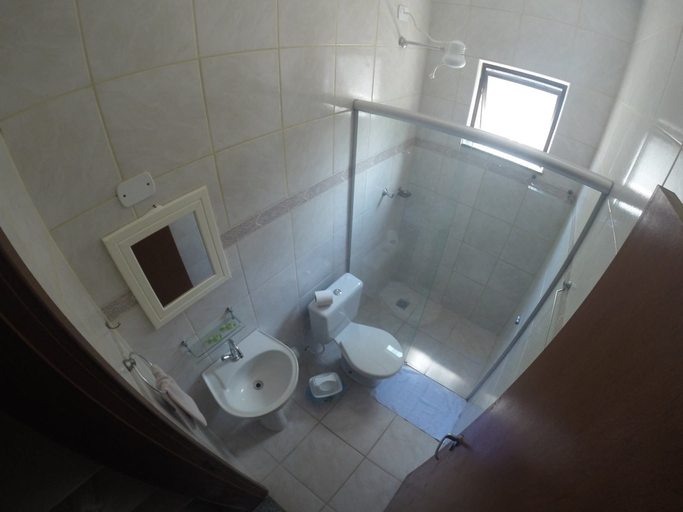 Bathroom 3, Pousada Golden House, Águas de São Pedro