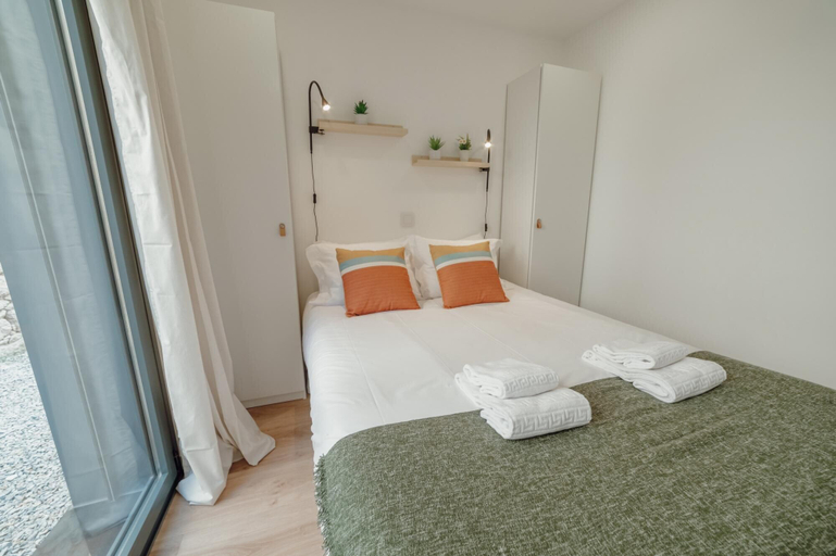 Bedroom 2, Courtyard Oporto Design Apartment L With Terrace, Porto