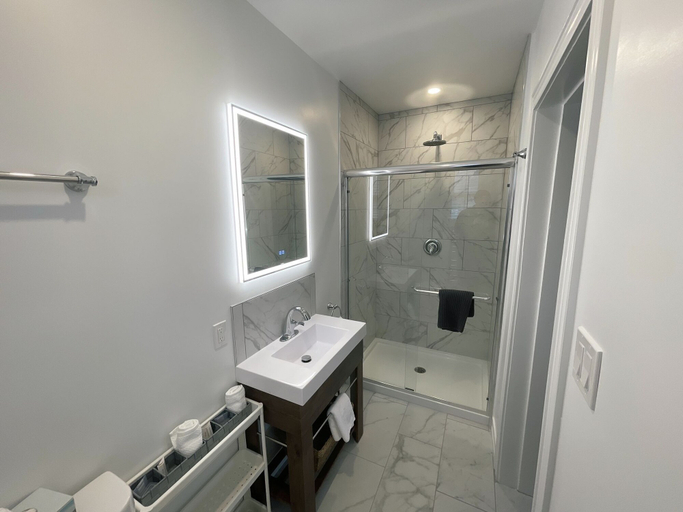 Bathroom 3, The Boardwalk Inn, Prince