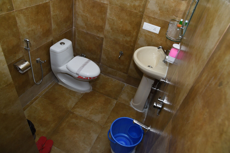 Bathroom 4, Hotel Taj View, Shimla
