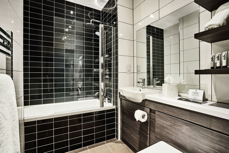 Bathroom 5, Citadines City Centre Liverpool, Sefton