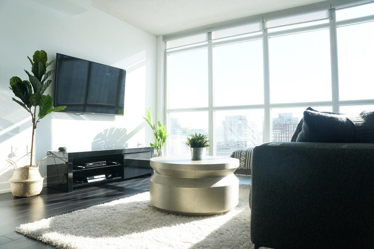Others 4, City Place 2 BDRM Downtown with Parking, Toronto