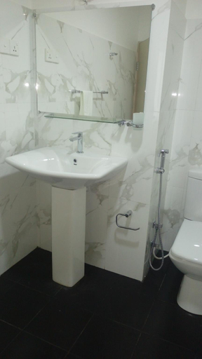 Bathroom 3, HIMO GUEST INN, Dehiwala-Mount Lavinia