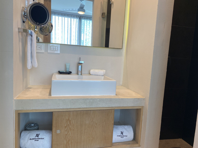 Bathroom 4, Hotel Autentico Vertical Playa Del Carmen, Cozumel