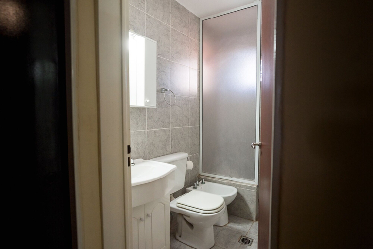 Bathroom 3, Hotel Raquelito, Independencia
