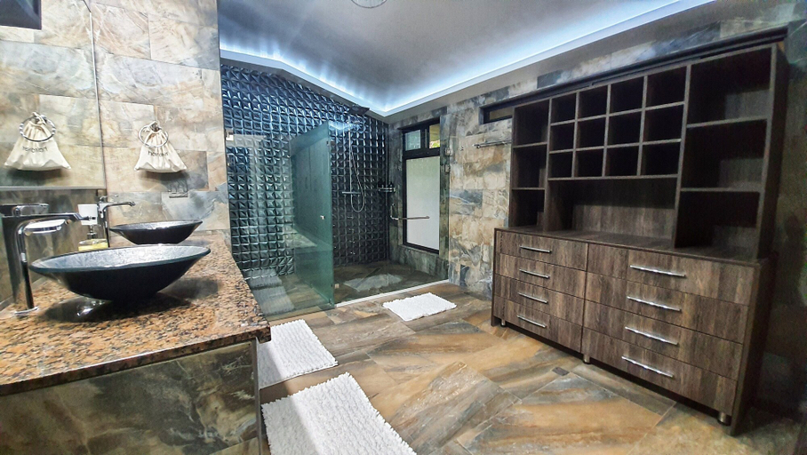 Bathroom 4, La Residencia by Villa Alejandro, Boquete