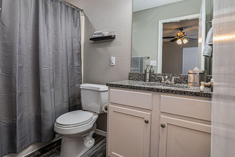 Bathroom 4, Spruce Valley, Taney