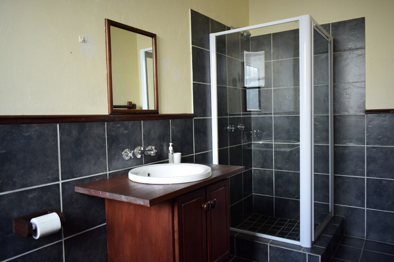 Bathroom 3, Paul Kruger 63, Cape Winelands