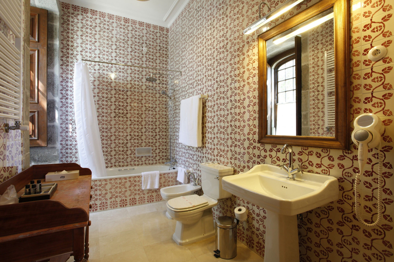 Bathroom 5, Parador Casa da Ínsua, Penalva do Castelo