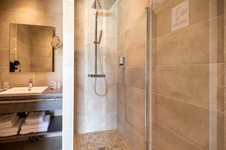 Bathroom 4, L'Oustal de Vezac, Dordogne