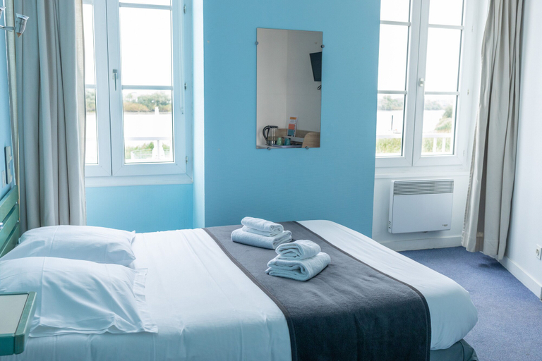 Bedroom 2, L'esplanade, Loire-Atlantique