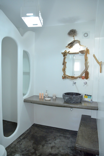 Bathroom 5, Moschoula studios, South Aegean