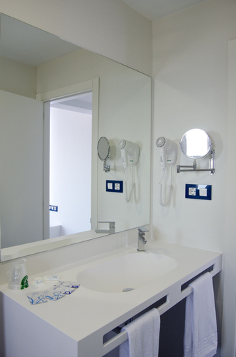 Bathroom 5, ALEGRIA Sun Village, Girona