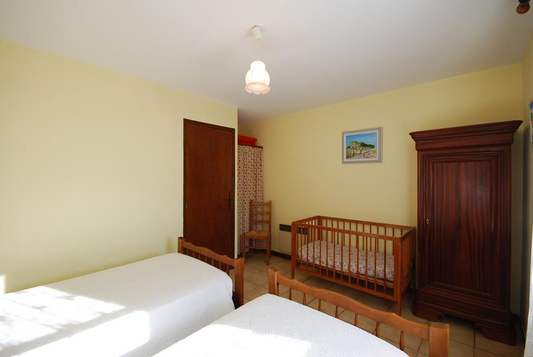 Bedroom 2, La Berruguette by Gîtes de France, Bouches-du-Rhône