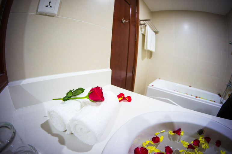 Bathroom 5, Gem Hotel, Nha Trang