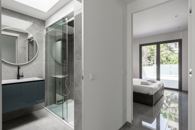 Bathroom 5, Promenade Apartments, Lugano