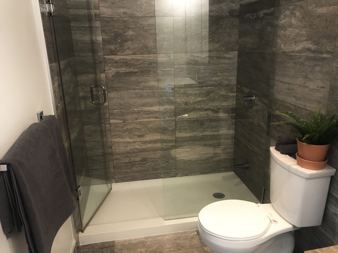 Bathroom 3, Private Home 3 Bedroom 2 Bath Downtown, Toronto