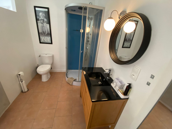 Bathroom 5, Les Rives du Cher, Loir-et-Cher