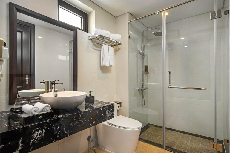 Bathroom 5, Santa Luxury Hotel, Da Nang