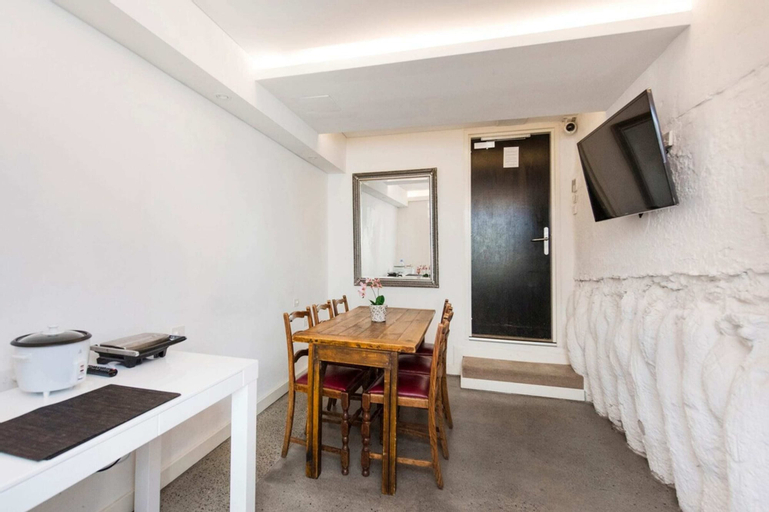 Others 4, Stylish Studio With Balcony, Perth