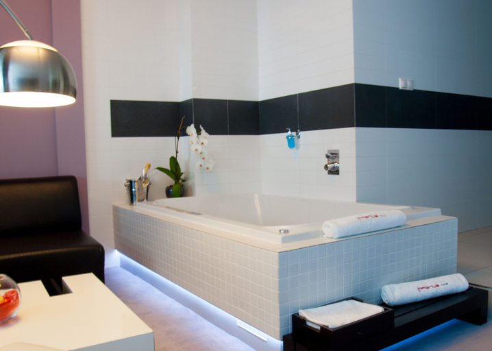 Bathroom 5, Hotel Magnus, Trenčín