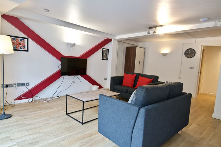Others 5, 62-66 Farringdon by condokeeper, London