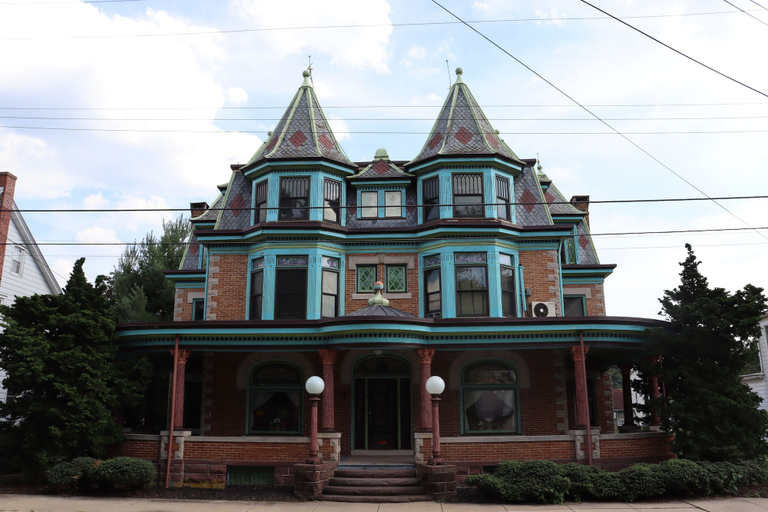 Exterior & Views
