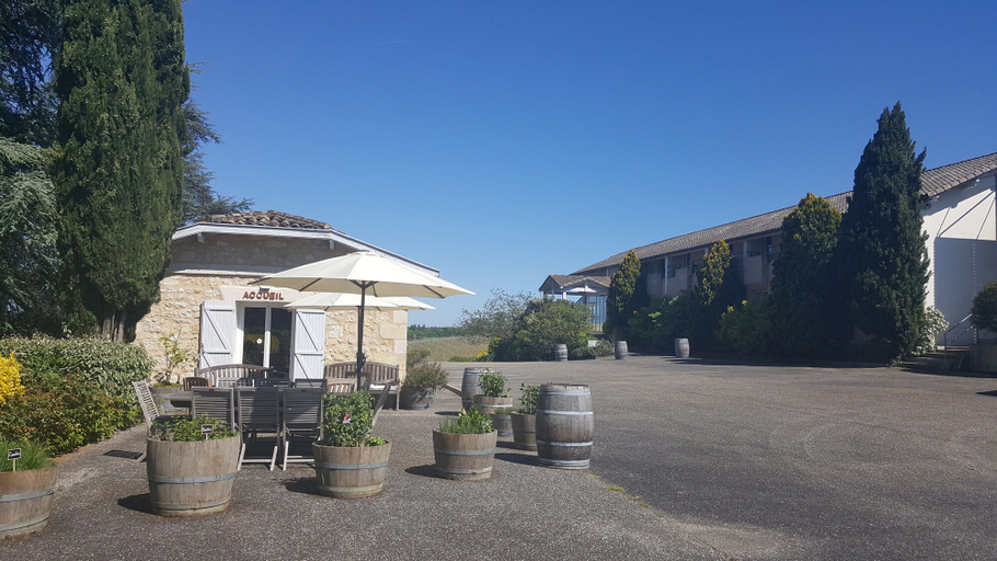 Exterior & Views 2, Pey La Tour - Logis Hôtels & restaurant, Gironde