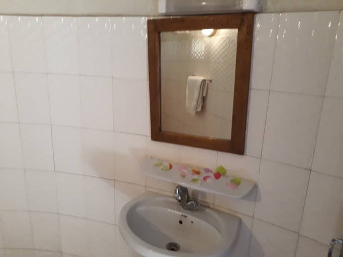 Bathroom 3, Soleil D' Espoir, Rufisque