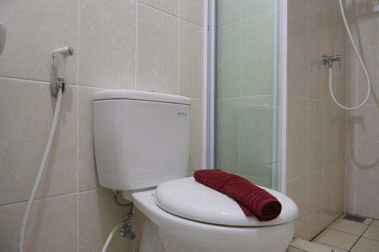 Bathroom 2, Warm And Comfy 2Br Apartment At M-Town Residence, Tangerang